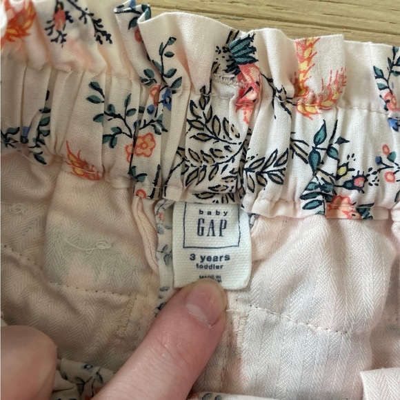 Baby Gap Toddler Pink Shorts - paper bag tie waist - 3 years - bubble shorts - Picture 3 of 4